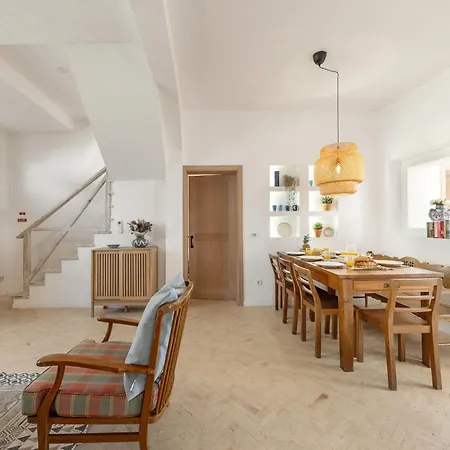 Le Grand Bleu Apartment